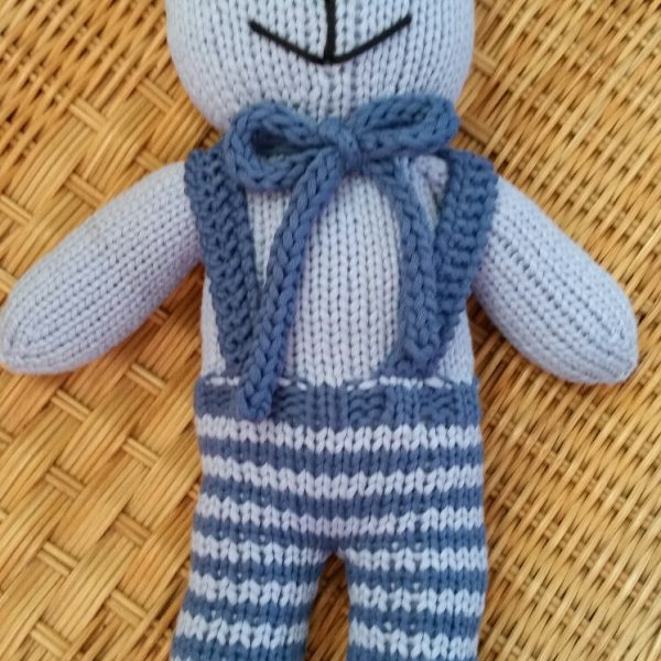 Teddy blau mit Hose und Hosenträger